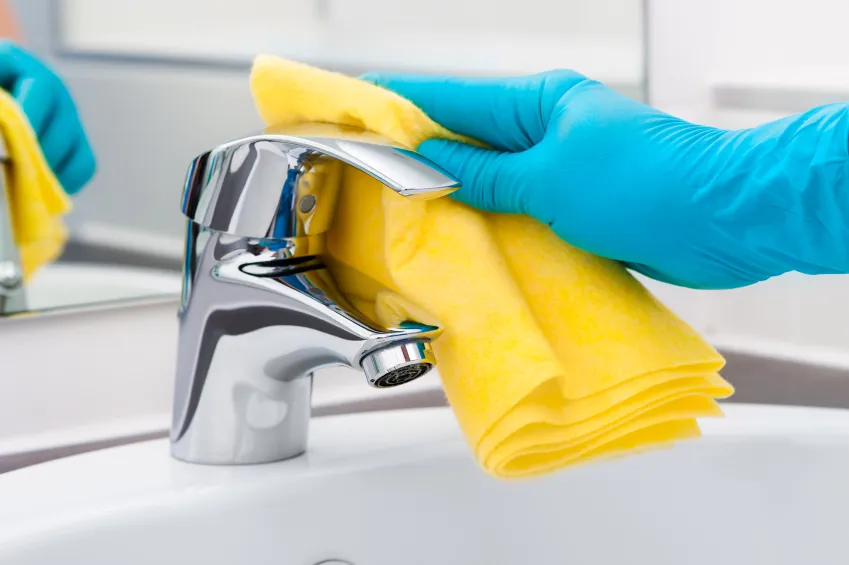 Cleaning bathroom tap